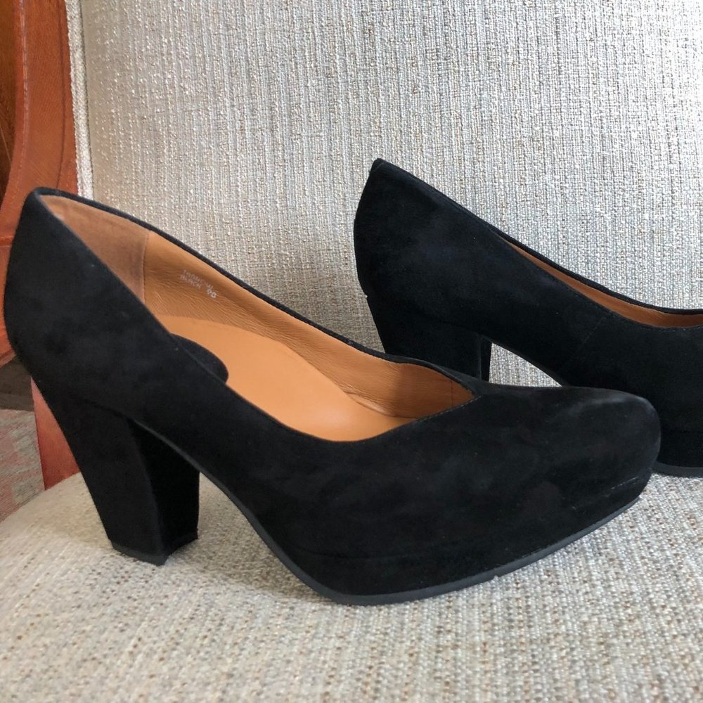 EUC/VGCU Earthies Tarnow Black suede heels 9 8.5